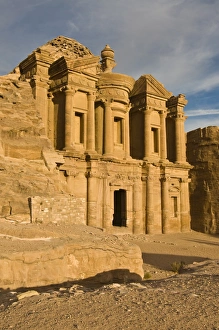 Ancient Middle East Architecture Drucke: Al Deir (the Monastery) at sunset, Petra, UNESCO World Heritage Site, Jordan, Middle East