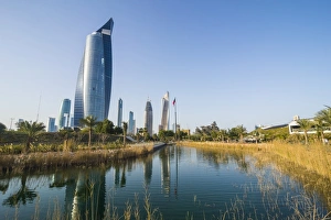 Kuwait City Skyline Drucke: Al Hamra tower and the Al Shaheed Park, Kuwait City, Kuwait, Middle East