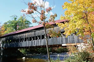 Drucke von Brücke über den Albany Covered Bridge am Swift River auf der Kangamagus-Highway in New Hampshire im Nordamerika New Hampshire Drucke: Brücke über den Swift River in Albany
