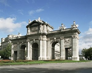 Spanish Travel Destination Drucke: Alcala Gate