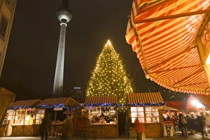 Travel Destinations In Germany Drucke: Alexander Platz at Christmas time, Berlin, Germany, Europe