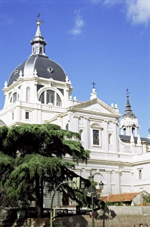 Mediterranean Travel Destination Drucke: Almudena Cathedral