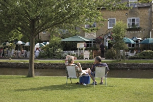 UK Countryside Images Drucke: Alongside the River Windrush, Bourton on the Water, The Cotswolds, Gloucestershire