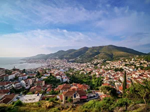 Ano Vathy und Samos-Stadt mit erhöhter Aussicht auf die Inseln des Ägäischen Meerbusens in Griechenland