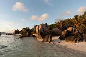 Drucke von Quelle des Sources Argentes Strand, La Digue, Seychellen im Indischen Ozean in Afrika Seychellen Drucke: Quelle des Sources Argentes Strand, La Digue, Seychellen im Indischen Ozean in Afrika