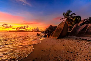 African Beach Destinations Drucke: Anse Source d Argent Beach at sunset, La Digue, Seychelles, Indian Ocean, Africa
