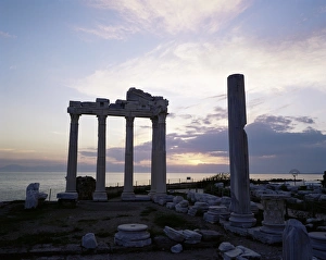 Ancient Greek Ruins Turkey Drucke: Apollo temple at sunset