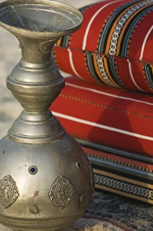 Traditional Arabic Patterns Drucke: Arabic cushions and pot