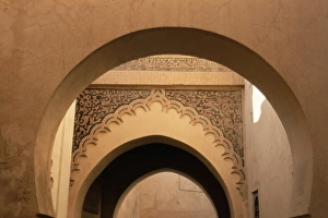 Marrakech Architecture Drucke: Architectural detail of arches in the souk