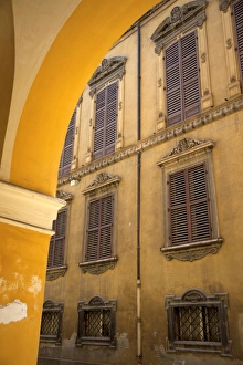 Emilia Romagna Tourist Attractions Drucke: Archway and architecture, Modena, Emilia Romagna, Italy, Europe