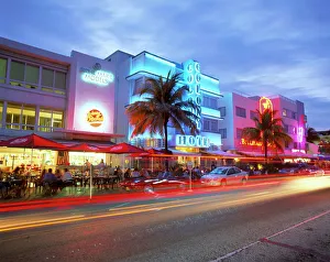 Drucke von Der Art-Dekoo-Bezirk am Abend an der Ozeandrive in den Süden von Miamibeach in Miami im Bundesstaat Florida in den Vereinigten Staaten Nordamerikas Florida Drucke: Stilviertel Art Nouveau abends