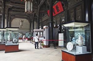 Asia Travel Destination Images Drucke: Artifacts on display at Chen Clan Academy, Guangzhou, Guangdong, China, Asia