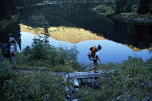 American West Coast Landscapes Drucke: Backpacker crossing bridge