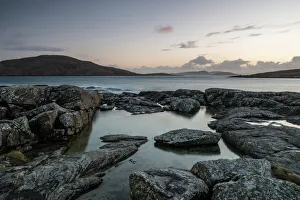 Outer Hebrides Beach Drucke: Bagh a Deas (South Beach), with Sandray, Pabbay, Mingulay and Berneray in far distance