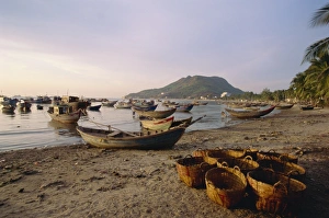 Outdoor Photography Asia Drucke: Bai Truoc Front Beach