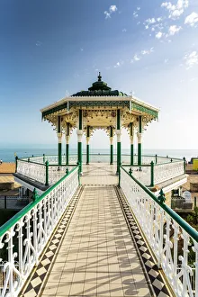 East Sussex Drucke: Bandschlag am Strand der Meeresfront in Brighton an der Seaside von Brighton im Osten von Südengland im Vereinigten