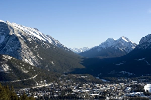 Kanadische Rocky Mountains Drucke: Banff umgeben von den kanadischen Rocky Mountains in der Provinz Alberta im Kanada Nordamerika