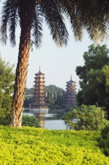 Chinesisch Drucke: Die Banyan-Lake-Pagoden in Guilin im chinesischen Bundesstaat Guangxi