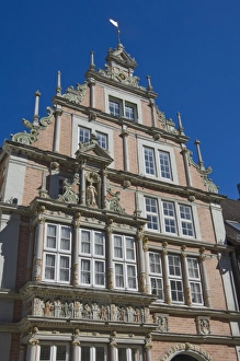 Colorful Building Exteriors Drucke: Baroque influence in a gable in Hamelin, Lower Saxony, Germany, Europe