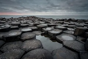 County Antrim Landscapes Drucke: Basalt columns of the Giants Causeway at sunset, UNESCO World Heritage Site, County