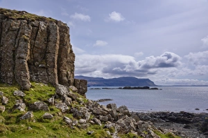 Inner Hebrides Landscape Photography Drucke: Basalt columns, rock formation, cliffs on Isle of Ulva, Inner Hebrides, Argyll and Bute