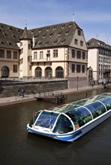 European Waterways Tourism Drucke: Bateau on canal
