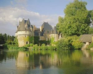 Loire Valley Chateau Drucke: Bazouges Chateau and the River Loire at Sarthe, Pays de la Loire, Loire Valley