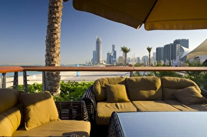 UAE Travel Destination Drucke: Beach and cafe, Corniche, Abu Dhabi, United Arab Emirates, Middle East