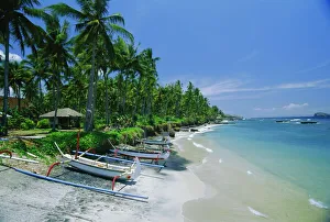 Drucke von Die Strände von Kandidasas auf der Ostküste eines beliebten Urlaubsresorts in Bali im indonesischen Inselstaat Indonesien sind stark durch Erosion betroffen Verwandte Bilder Drucke: Die Strände von Kandidasä