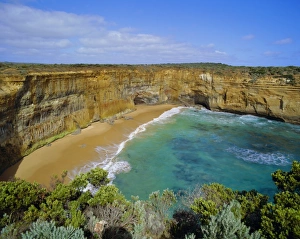 Victoria Australia Beaches Drucke: Beach and cliffs, the Great Ocean Road, Victoria, Australia