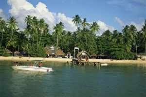 West Indies Travel Destination Drucke: The beach and jetty at Pigeon Point