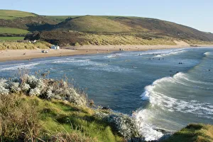 Strand Drucke: Die Küste mit Surfern in Woolacombe