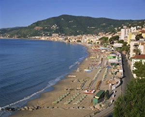 Italian Riviera Towns Drucke: Beach and town