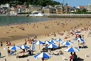 Drucke von Strand und Stadtansicht von San Sebastián in der Baskischen Region (Euskadi), Spanien im europäischen Teil Spanien Drucke: Strand und Stadtansicht von San Sebastián im Baskenland in Spanien