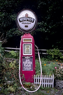 Munster Travel Destination Drucke: Beer pump, County Kerry