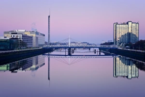 Drucke von Brücke der Glocken über den Fluss Clyde in Glasgow im Vereinigten Königreich Großbritannien Europa Glasgow Drucke: Brücke der Glocken über den Fluss Clyde in Glasgow im Vereinigten Königreich von Großbritannien und Nordirland