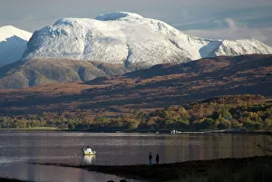 Drucke von Der Ben-Nevis-Rücken im Sichtbilde des Loch-Eils in den Schottischen Highlands Verwandte Bilder Drucke: Der Ben-Nevis-Rücken von Loch-Eil aus gesehen; die Grampian Mountains in Westschottland im Vereinigten Königreich