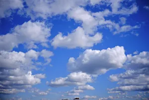 Blue Sky Photography Drucke: Blue sky and puffy white clouds