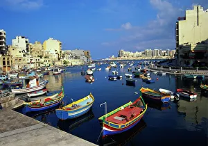 Drucke von Booten im Hafen von Sankt Julian's Bucht, Malta Malta Drucke: Schiffe im Hafen von Sankt Julian's Bucht, Malta