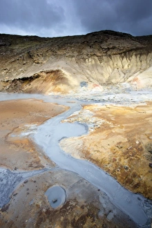 Iceland Geothermal Landscape Drucke: Boiling mud pools and stream at Seltun