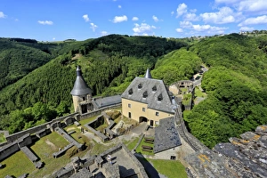 Drucke von Schloss Bourscheid im Tal der Saar, Kanton Diekirch, Großherzogtum Luxemburg, Europa Schloss Drucke: Schloss Bourscheid im Tal der Saar, Kanton Diekirch, Großherzogtum Luxemburg