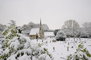 Begräbnisfriedhof Kapelle nach schwerem Schnee in Box im Wiltshire in England Großbritannien Europa