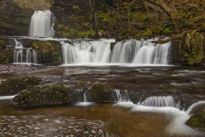 Bilder Datiert 2013 November: Bach Wasserfall im Brecon Beacons Nationalpark in der Grafschaft Powys im Walisischen Teil des Vereinigten Königreichs