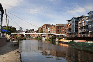 Drucke von Brücke der Bierbrauerei und Zentenarbrücke in Leeds im Vereinigten Königreich Großbritannien Nordwestengland Yorksche Grafschaft West-Jorkschire West Yorkshire Drucke: Brücke der Brauerei und Zentenarbrücke in Leeds im West-Yorkshire im Vereinigten Königreich Großbritannien Europa