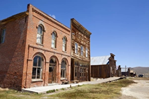 California Ghost Towns Drucke: Brick Post Office and Dechambeau hotel, next to the wooden IOOF or Bodie Odd Fellows Lodge