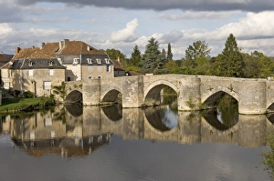 Brücke über den Fluss Gartempe in Saint-Savin-sur-Gartempe, Vienne, Poitou-Charentes