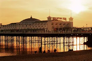 Sussex Drucke: Brightons Pier am Sonnenuntergang in Brighton im Graafschap East Sussex in England im Vereinigten Königreich Europa