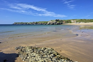Wales Travel Destinations Drucke: Broad Haven beach in spring sunshine, Pembrokeshire National Park, Wales