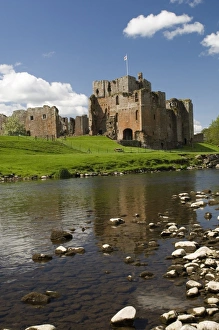 Cumbria Tourist Attractions Drucke: Brougham Castle across the River Eamont, Penrith, Cumbria, England, United Kingdom