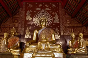 Southeast Asia Buddhist Art Drucke: Buddha and disciple statues in Wat Pan Ping, Chiang Mai, Thailand, Southeast Asia, Asia